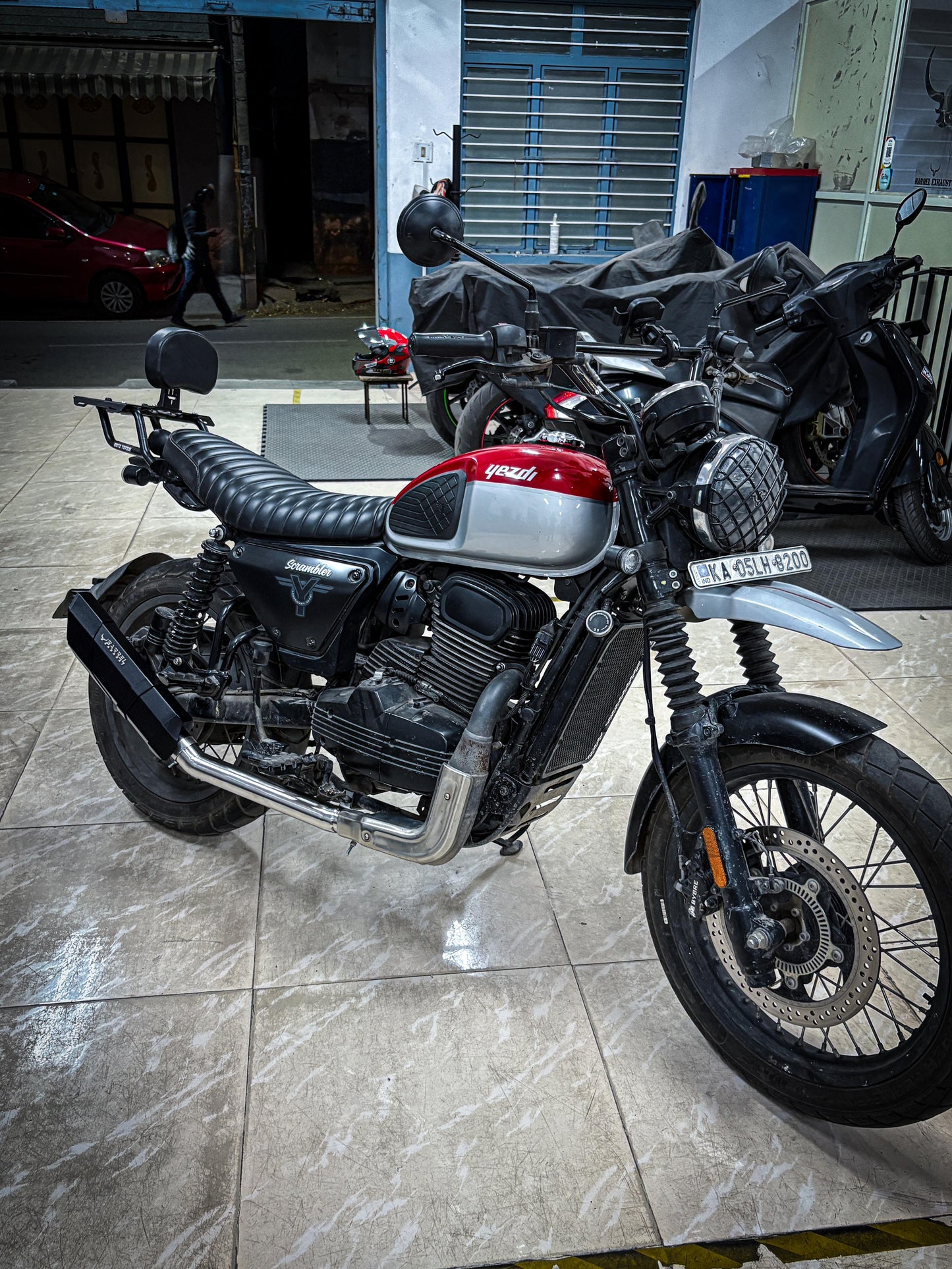 Barrel Rogue 2.0 for Yezdi Scrambler with Link Pipe