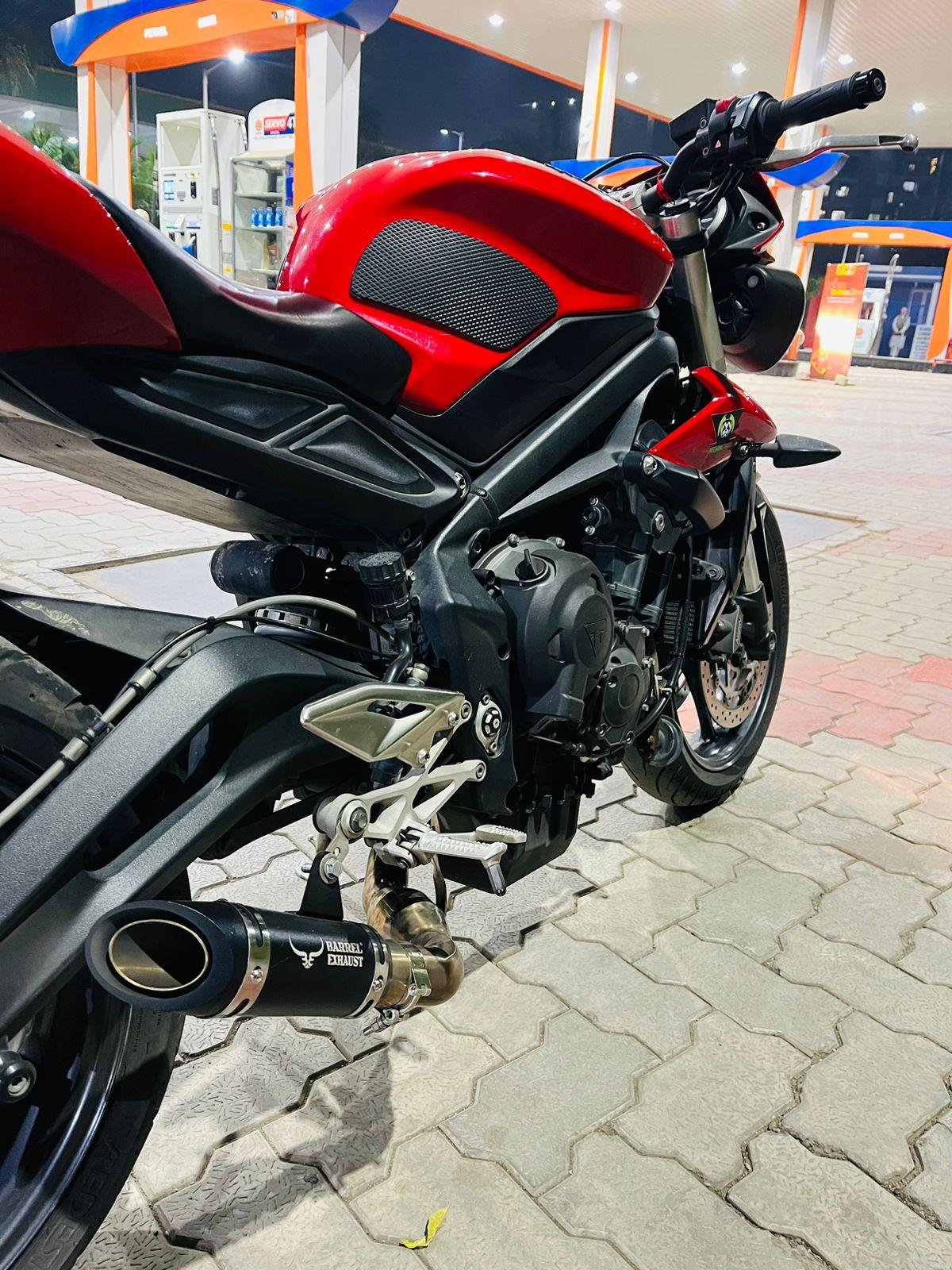 Street triple deals 765 rs exhaust